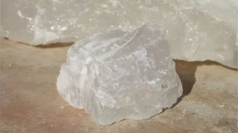 فوائد حجر الشبة للوجه