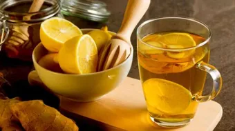 فوائد الماء الدافئ مع الليمون على الريق