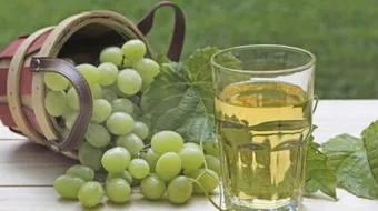 فوائد عصير العنب الأبيض