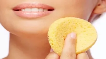 فوائد مسح الوجه بالحليب