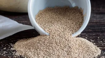 فوائد الخميرة وماء الورد لتسمين الوجه