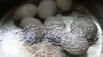 طريقة البيض المسلوق