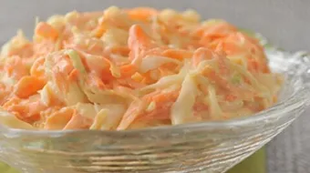 سلطة الملفوف والجزر