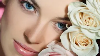 العناية بالبشرة الدهنية طبيعياً