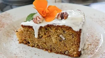 كيكة الجزر والجوز والقرفة