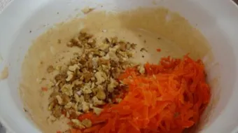 كيكة الجزر والجوز بالصوص