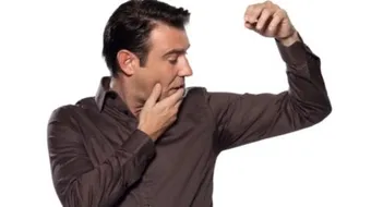 أسباب رائحة العرق الكريهة