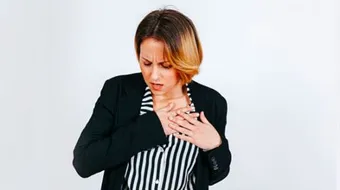 أسباب آلام الثدي عند النساء