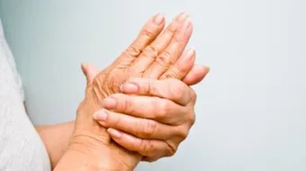 أسباب تنميل أصابع اليد اليسرى