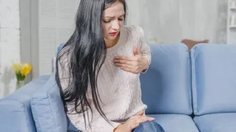 أسباب ألم الثدي الأيمن