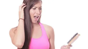 أسباب تساقط الشعر الشديد