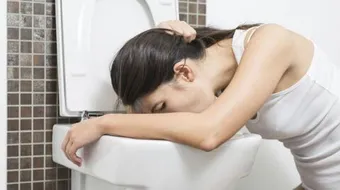 أسباب القيء صباحاً