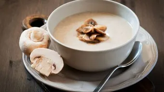 عمل شوربة الفطر بالكريمة