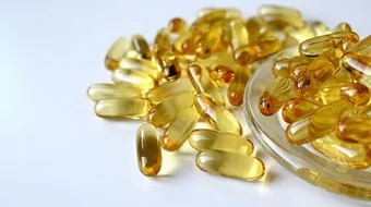 أضرار حبوب زيت السلمون مع فيتامين ه