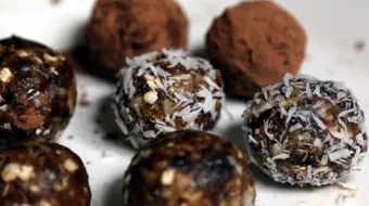 كرات التمر بالبسكويت