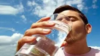 كثرة شرب الماء والرجيم