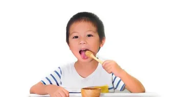 أكل العسل على الريق