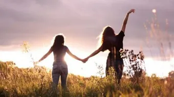 عبارات مؤثرة عن الصداقة