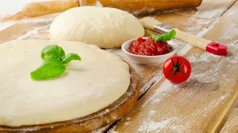 طريقة عجينة البيتزا السريعة