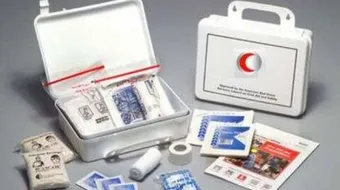 مكونات صندوق الإسعافات الأولية