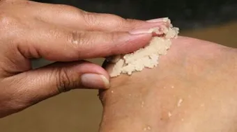 علاج تشققات القدم