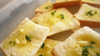 طريقة الخبز بالثوم