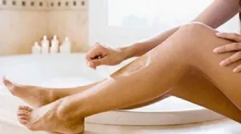 التخلص من النقط السوداء في الساق