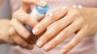 التخلص من سواد مفاصل الأصابع