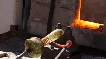 صناعة الزجاج