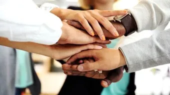 شعر عن التعاون