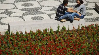 كيف يكون الزوج رومنسياً مع زوجته