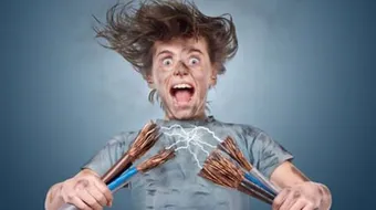 كيف أتجنب أخطار التيار الكهربائي