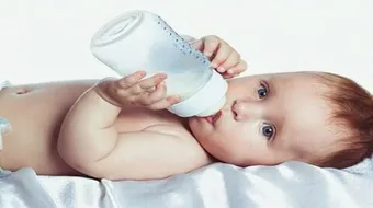 كيف اغير حليب طفلي