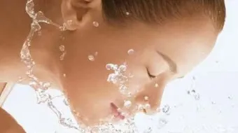 كيف أنظف بشرتي من حب الشباب