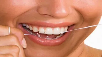 كيف أنظف أسناني في البيت