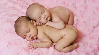 كيف أتعامل مع الطفل حديث الولادة