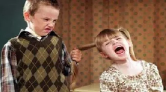 كيف أتعامل مع طفلي العدواني