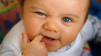 كيف أتعامل مع ارتفاع درجة حرارة طفلي