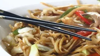 كيف آكل بالأعواد الصينية