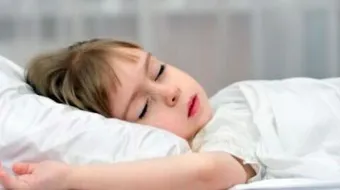 كيف أجعل طفلي ينام مبكراً