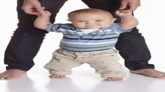 كيف أجعل طفلي يمشي