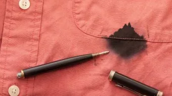 كيف أتخلص من البقع في الملابس