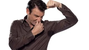 كيف أتخلص من رائحة العرق