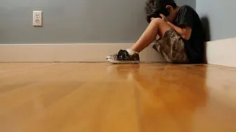 كيف أعرف إذا كان ابني مصاباً بالتوحد