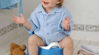 كيف أعلم طفلي الذهاب للحمام