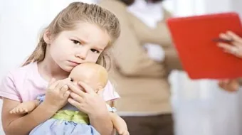 كيف أعرف أن طفلي لديه توحد