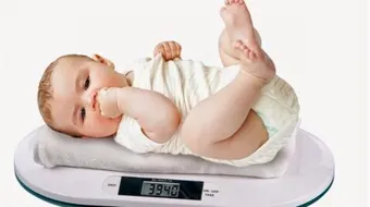 كيف أعرف أن وزن طفلي طبيعي