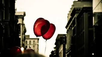 كيف أجعل فتاة تحبني بجنون