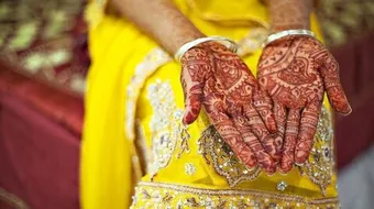 كيف أجعل الحناء غامقة