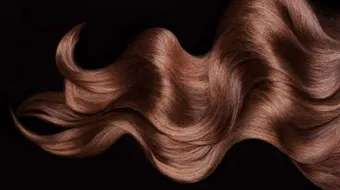 كيف أجعل شعري طويلاً وناعماً وكثيفاً